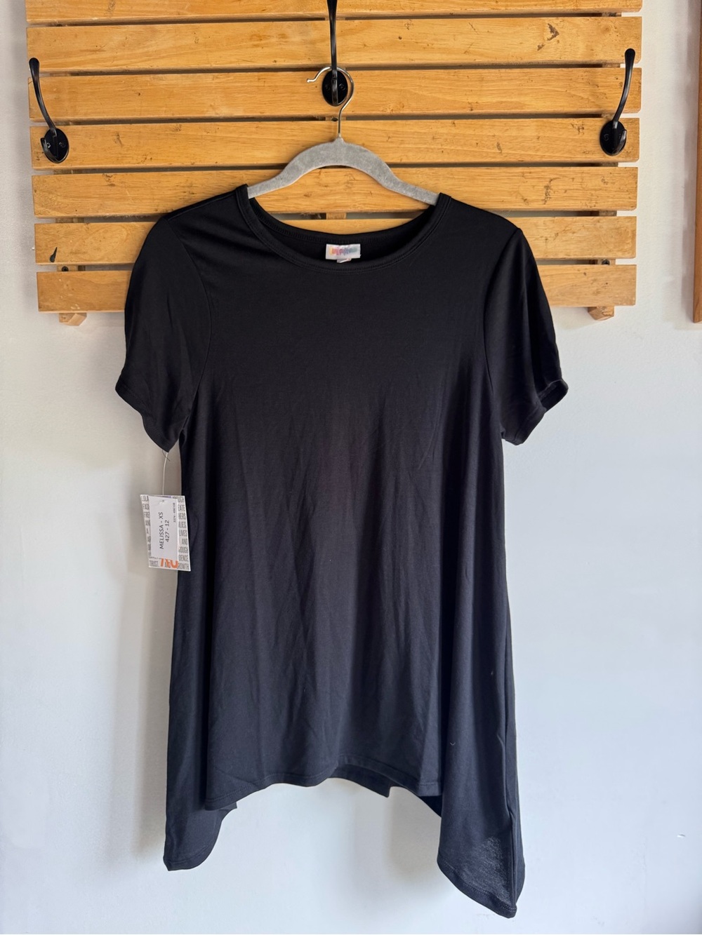 NWT LuLaRoe Melissa Black Short-Sleeve Asymmetric Hem Tee